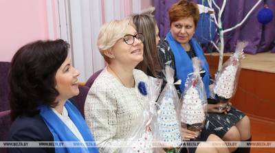 Белорусский союз женщин вручил подарки учащимся Петриковского училища легкой промышленности