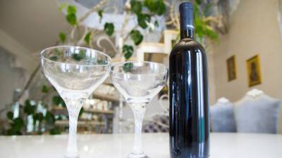 Во Франции неизвестные украли сотни бутылок вина на 350 тысяч евро
