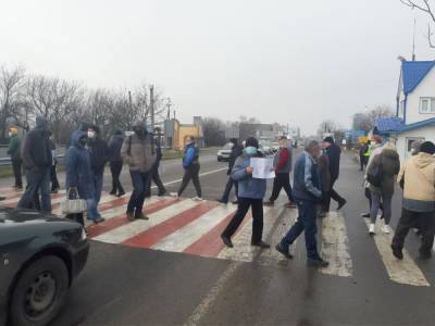 На Прикарпатье протестующие перекрыли трассу национального значения