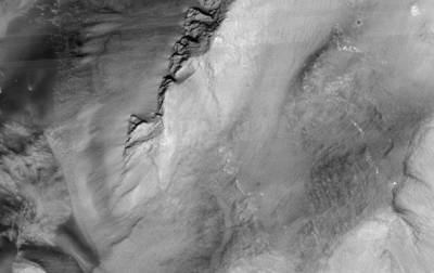 Опубликованы новые орбитальные фото Марса