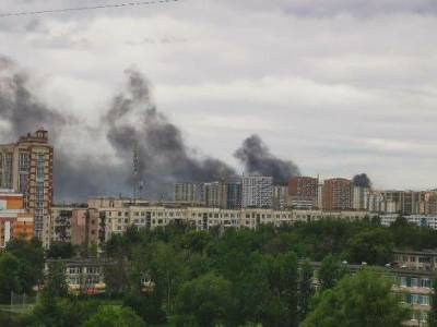 В Москве произошел крупный пожар в автосервисе (видео)