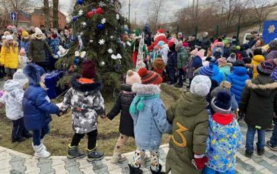 Праздник в ЖК "Ривьера": Дед Мороз, подарки, мастер-класс и сотни радостных детей