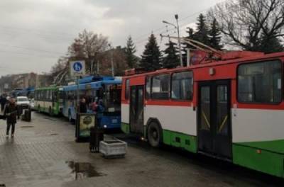 Транспортный коллапс в Ровно: остановлено движение всех троллейбусов