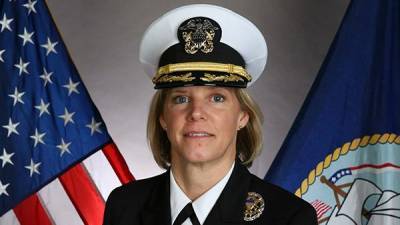 Командиром авианосца ВМС США назначена женщина