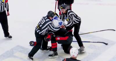 Страсти на льду: украинский и русский хоккеисты устроили драку во время матча УХЛ (видео)