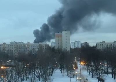 Два человека погибли при пожаре в автосервисе на востоке Москвы
