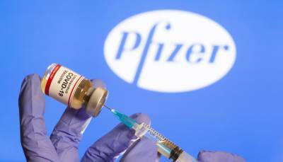Медработники США массово отказываются вакцинироваться от коронавируса, опасаясь побочных эффектов