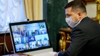 Зеленский отреагировал на сообщения о нелегальном ввозе вакцины на Украину