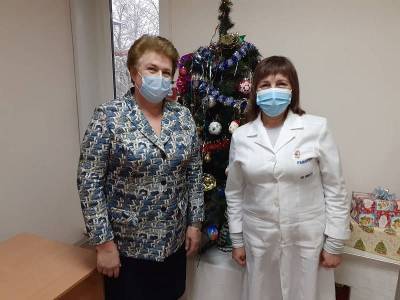 Смоленских медиков поздравили с новогодними праздниками