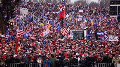 В Вашингтоне поддержать Трампа вышли десятки тысяч человек
