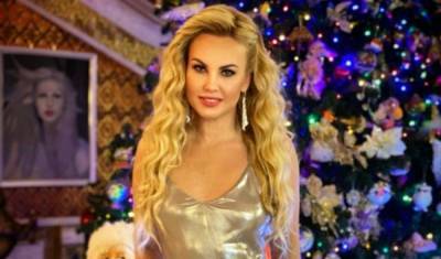 Самая богатая певица Украины превратилась в королеву и засветила своих близняшек-принцесс: "Очень похожи на..."