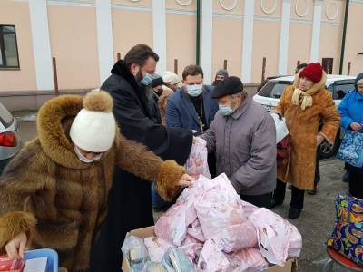 Смоленский и Дорогобужский митрополит принял участие в раздаче горячих обедов нуждающимся