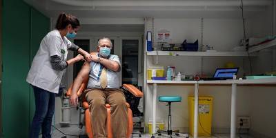 Как не надо проводить вакцинацию: во Франции за шесть дней привили всего 516 человек