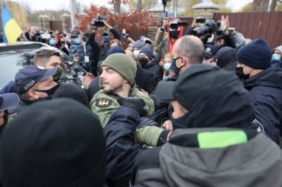 Под домом главы КСУ Тупицкого радикалы установили виселицу и...