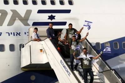 Вакцинация вдохновляет евреев переезжать в Израиль, а израильтян — возвращаться домой
