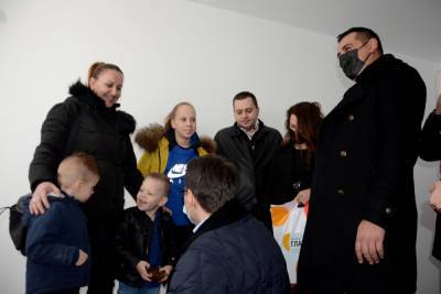36 сербских семей Косово получили новые квартиры от Сербии