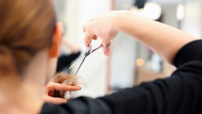 Парикмахер советует: не совершайте эту ошибку с волосами во время локдауна