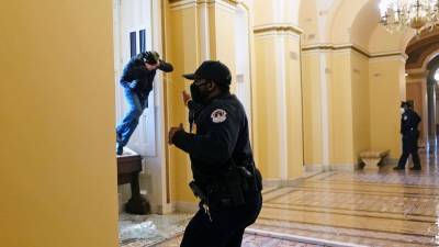 Сторонники Трампа прорвались в здание конгресса