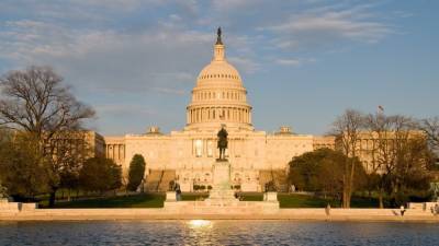 Столкновения у Конгресса США прервали заседание Сената
