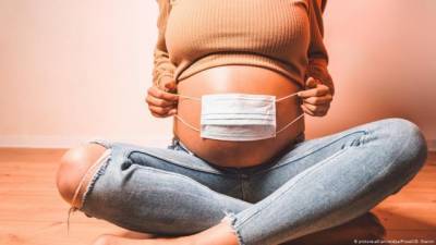 Известный украинский врач рассказал, как COVID-19 может повлиять на беременность