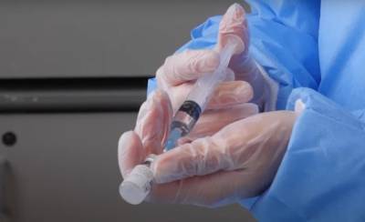 Вакцина оказалась слишком "забористой": двое людей умерли после прививки от COVID-19 - ученые ищут причину