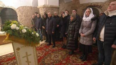 Владимир Путин встречает Рождество в древней новгородской церкви