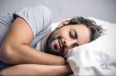 Почему наше тело может непроизвольно вздрагивать во сне
