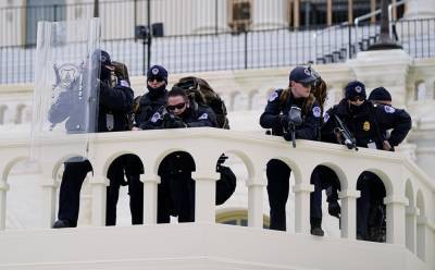 Бойцы спецназа вошли в здание Конгресса США