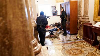 Зал Сената США очищен от протестующих
