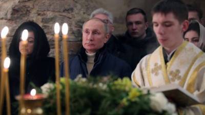 Путин на рождественском богослужении в церкви Николы на Липне — видео