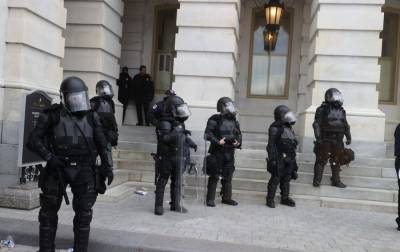 Полиция Капитолия заявляет, что здание в безопасности - CNN