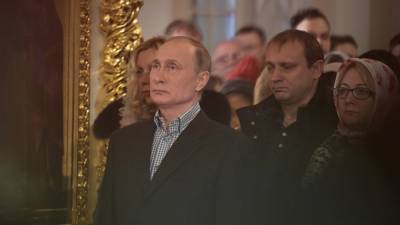 Путин поздравил россиян с Рождеством после службы в церкви Николы на Липне