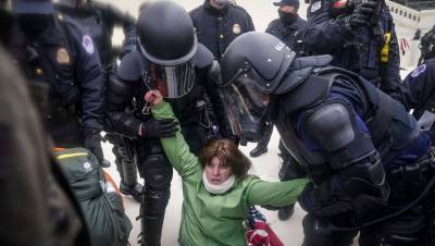 CNN: не менее 20 человек задержали во время беспорядков у Капитолия