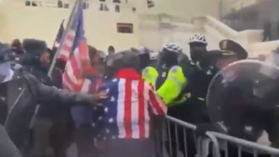 Полиция освободила Капитолий от протестующих сторонников Трампа