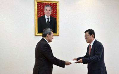 Глава МИД Туркменистана принял новых послов Китая и Южной Кореи