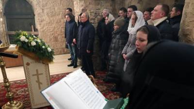 Путин подарил церкви Николы на Липне в Новгородской области икону