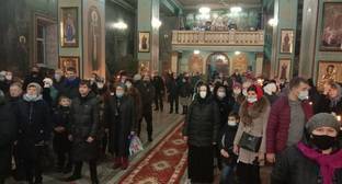 Волгоградские верующие встретили Рождество в храмах во время пандемии