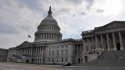 Четыре человека скончались во время протестов у стен Капитолия в Вашингтоне