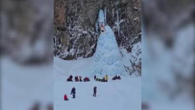 На Камчатке при обрушении льда один человек погиб и три пострадали