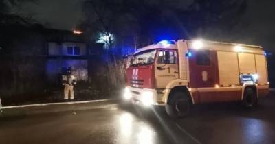 В Калининграде ночью сгорел дом, пострадали люди
