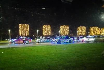 В Краснодаре прошёл парад рождественских автомобилей