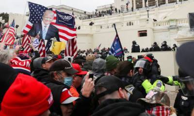 Сторонники Дональда Трампа штурмом взяли здание конгресса США