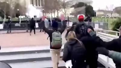 Появилось видео прорыва протестующих к зданию Конгресса США