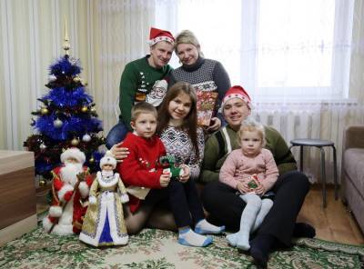 Рождество в новой квартире: многодетная семья из Щучина о праздничных традициях и обустройстве семейного очага