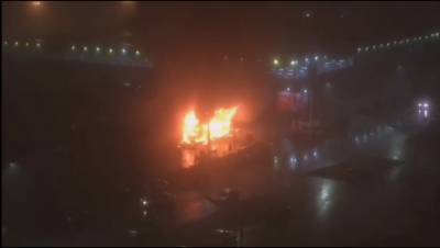 В Ростове ночью сгорел киоск с шаурмой, пострадали 3 человека