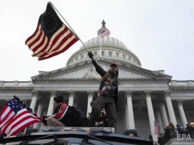 Штурм под крики на русском "смелее!". Как сторонники Трампа захватили здание Конгресса в Вашингтоне. Главное