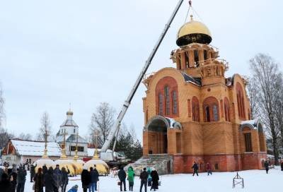 Кировский храм обзавёлся куполами