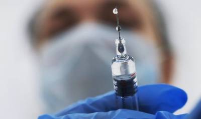 Жители Латвии не хотят вакцинироваться от COVID-19. Медики винят фейковые новости