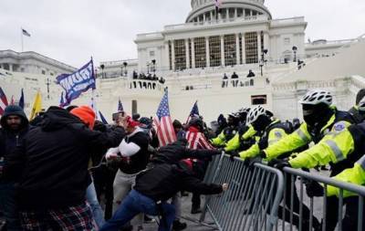 Сторонники Дональда Трампа устроили протесты у здания конгресса США (ФОТО)