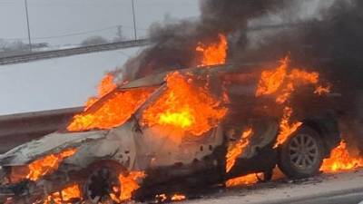 На КАД за Вантовым мостом сгорел автомобиль